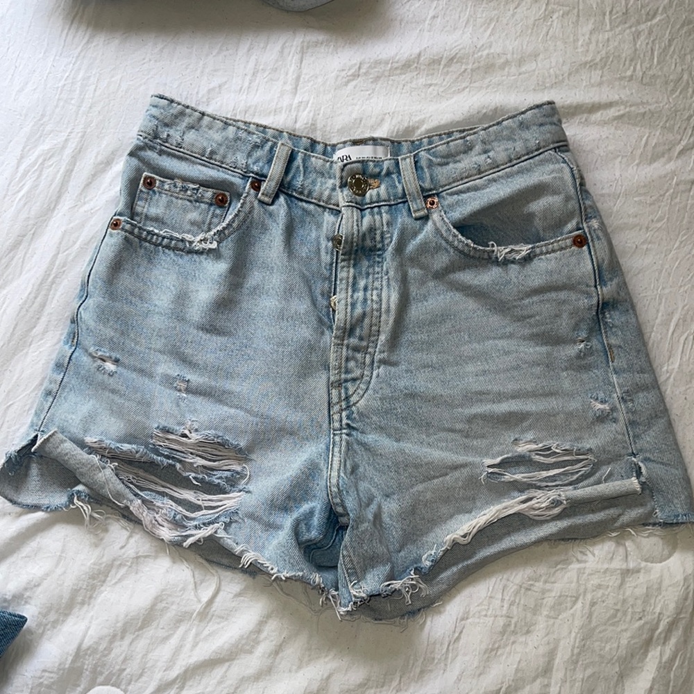 Distressed High Rise Button fly short ❤️
